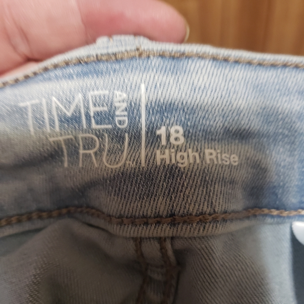 Cropped Boyfriend Jean in size 18 features a high rise, stretch The Time and Tru - Picture 3 of 5